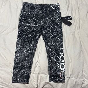 bebe Black & White Bandana Print Capri Leggings